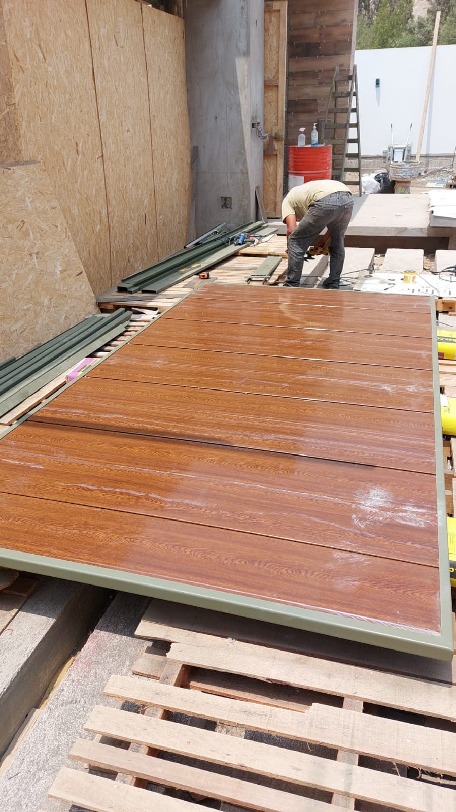 Fabricación instalación de puerta principal